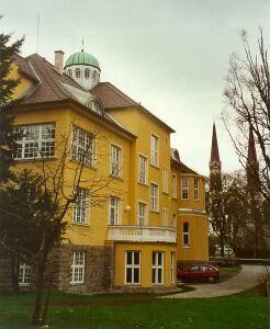Kloster Wien-Lainz vom Garten her